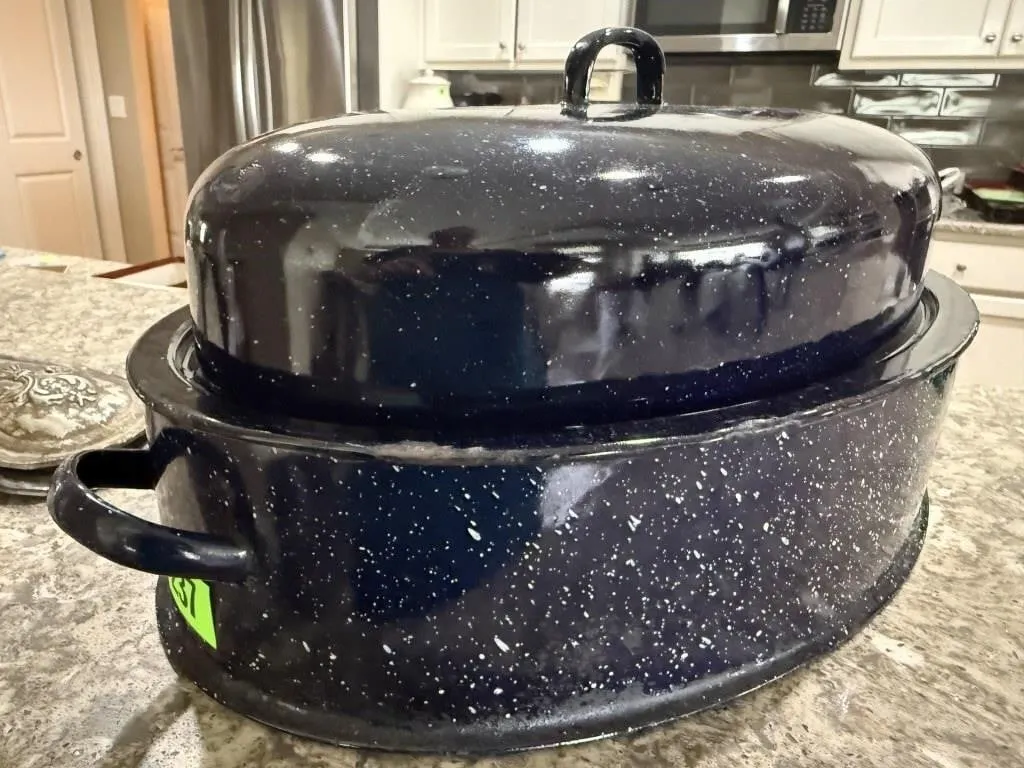 Enamel roasting pan