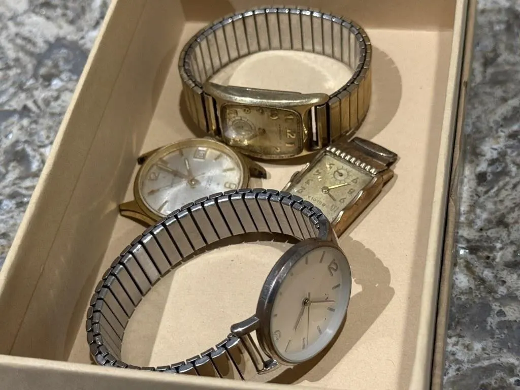 Mixed lot of watches