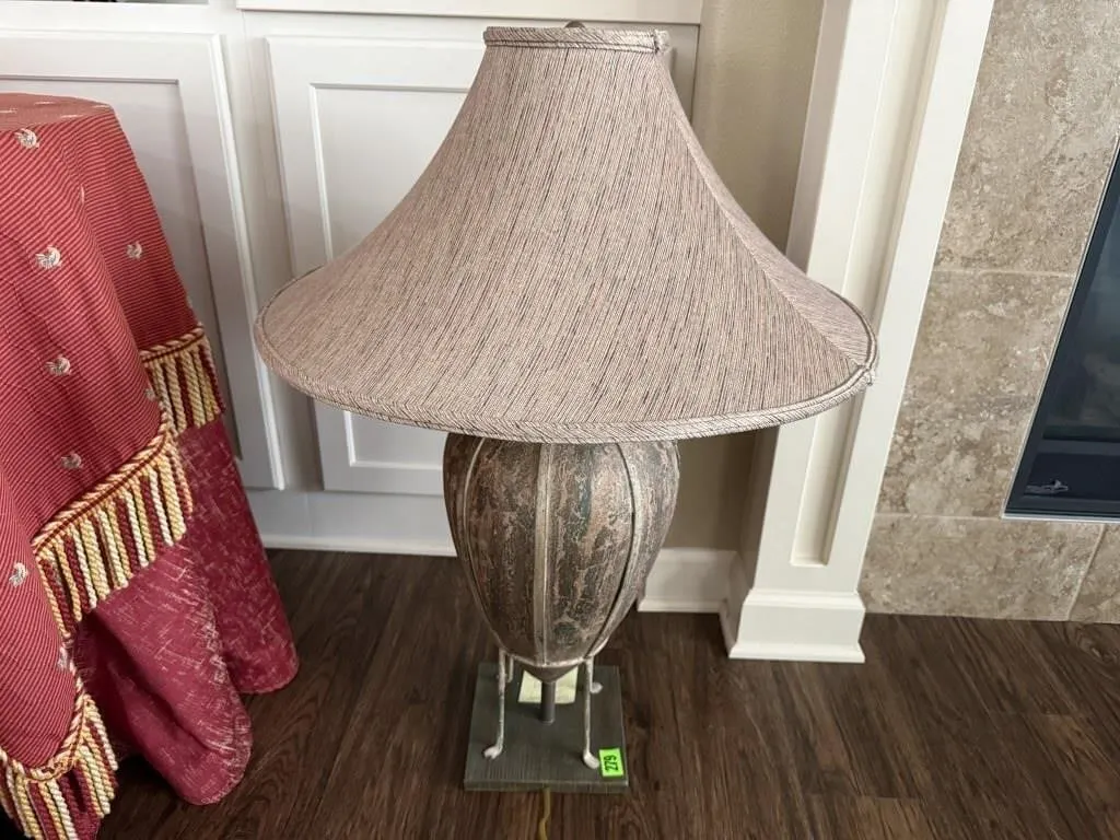 Table lamp