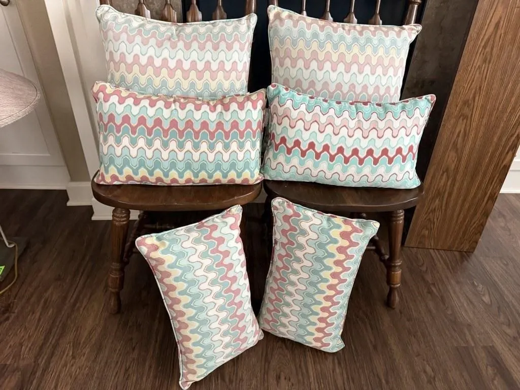 Indoor/outdoor throw pillows