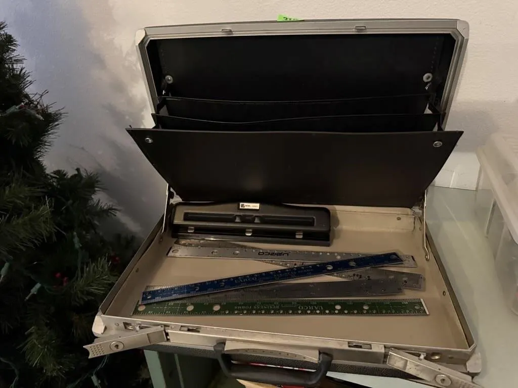 Briefcase, straight edges, 3 hole paper punch