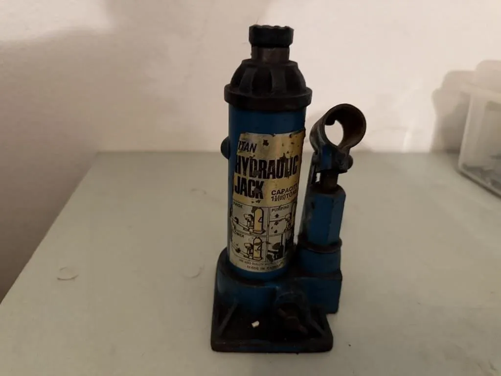 1 1/2 ton bottle jack