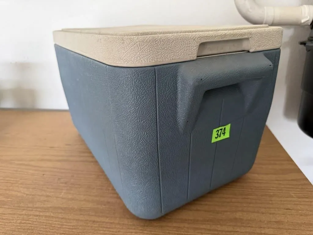 Coleman PolyLite 34 cooler