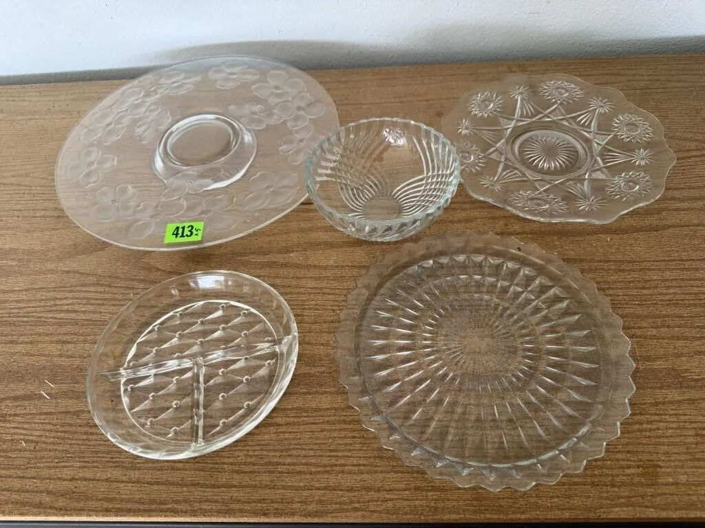 Glass serving dishes, platters, relish (5)