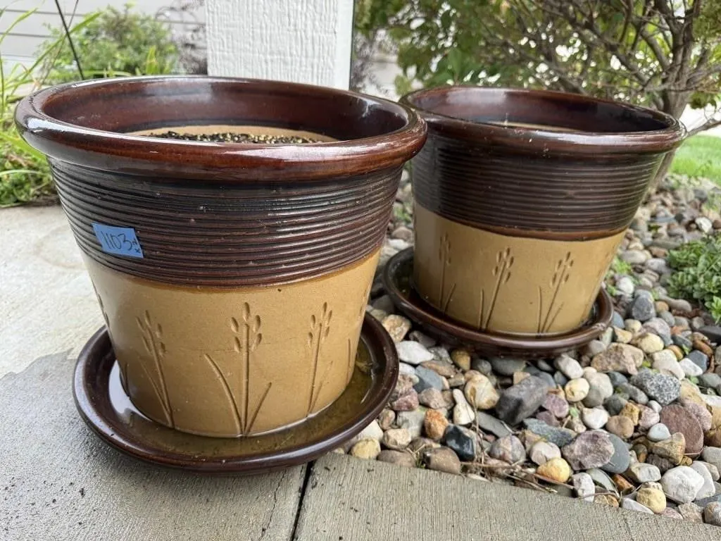 Matching flower pots (2)