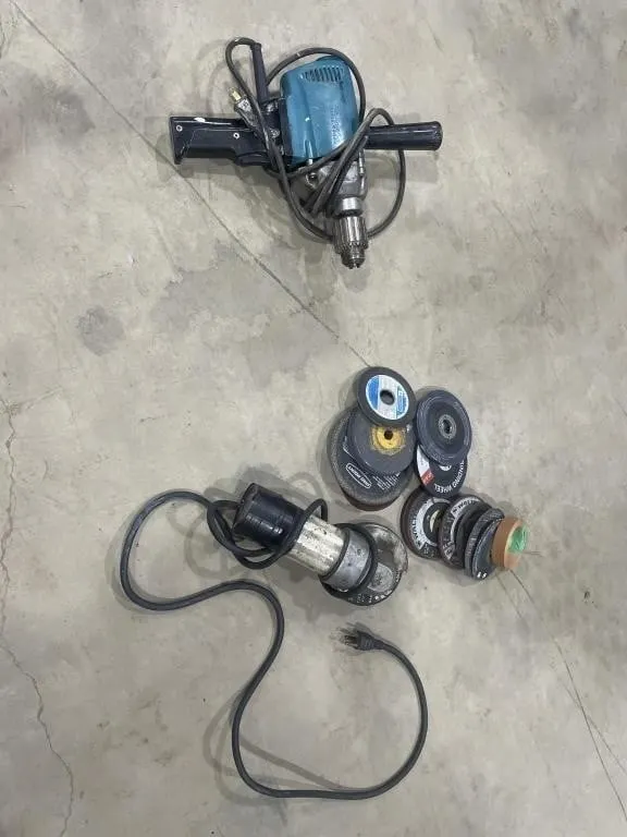 Elec Angel Grinder W/ Discs & Makita 1/2" Spade