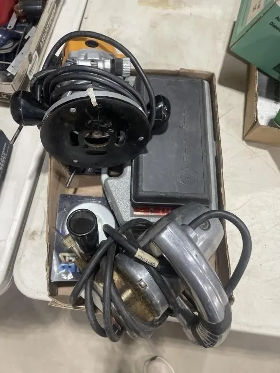 B&D 1.5 HP Router, Wen Zip Saw & Various