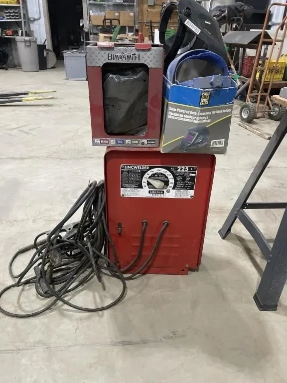 225 Lincoln Electric Welder W/ 3 Helmets & Rods