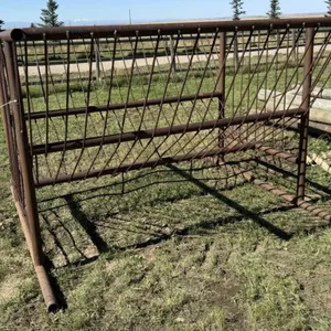 Bale Feeder For Small Animals