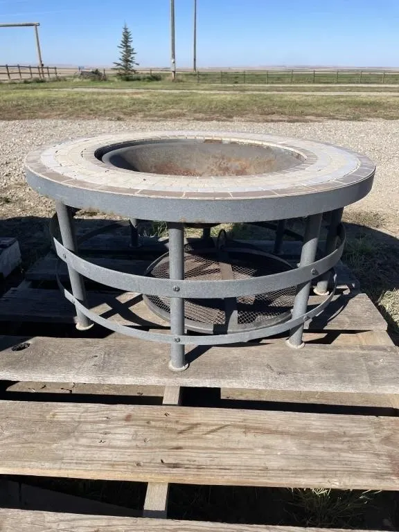 LIKE NEW - 32" Free Standing Fire Pit