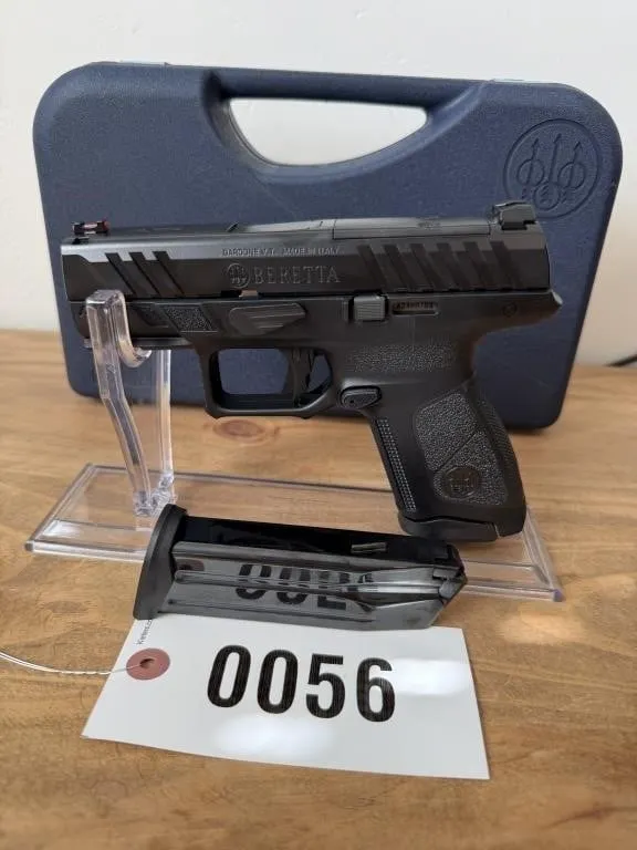 Beretta APX, 9MM with additonal mag and case