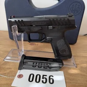 Beretta APX, 9MM with additonal mag and case