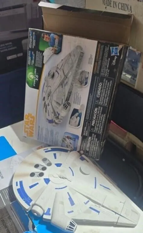 Star Wars Force Link 2.0 Millennium Falcon with Er