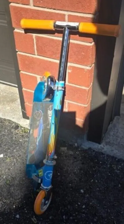 Hot Wheels Folding Inline Scooter