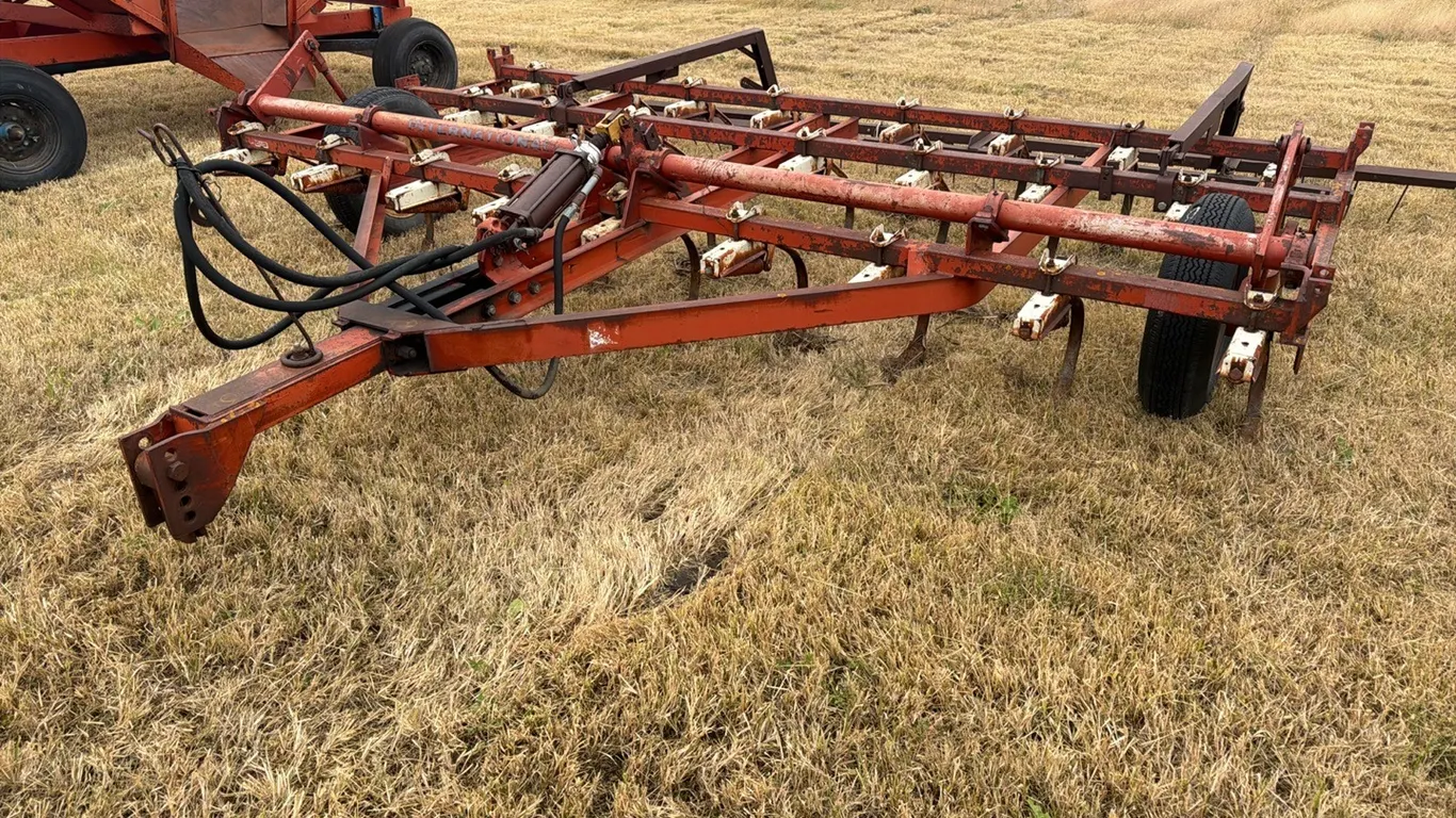 International 13’ cultivator