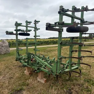 John Deere 1100 24’ 3pt cultivator