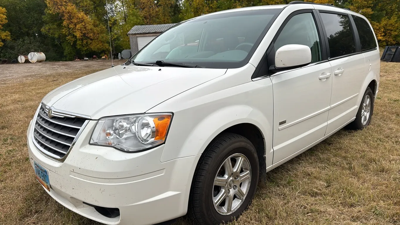 2009 Dodge Town & Country minivan