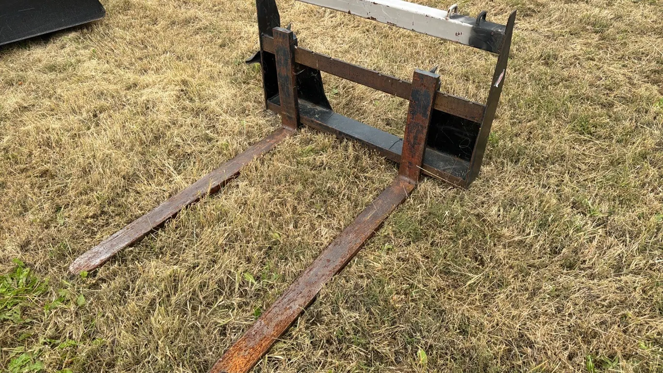 48” Pallet forks w/ skid steer quick attach