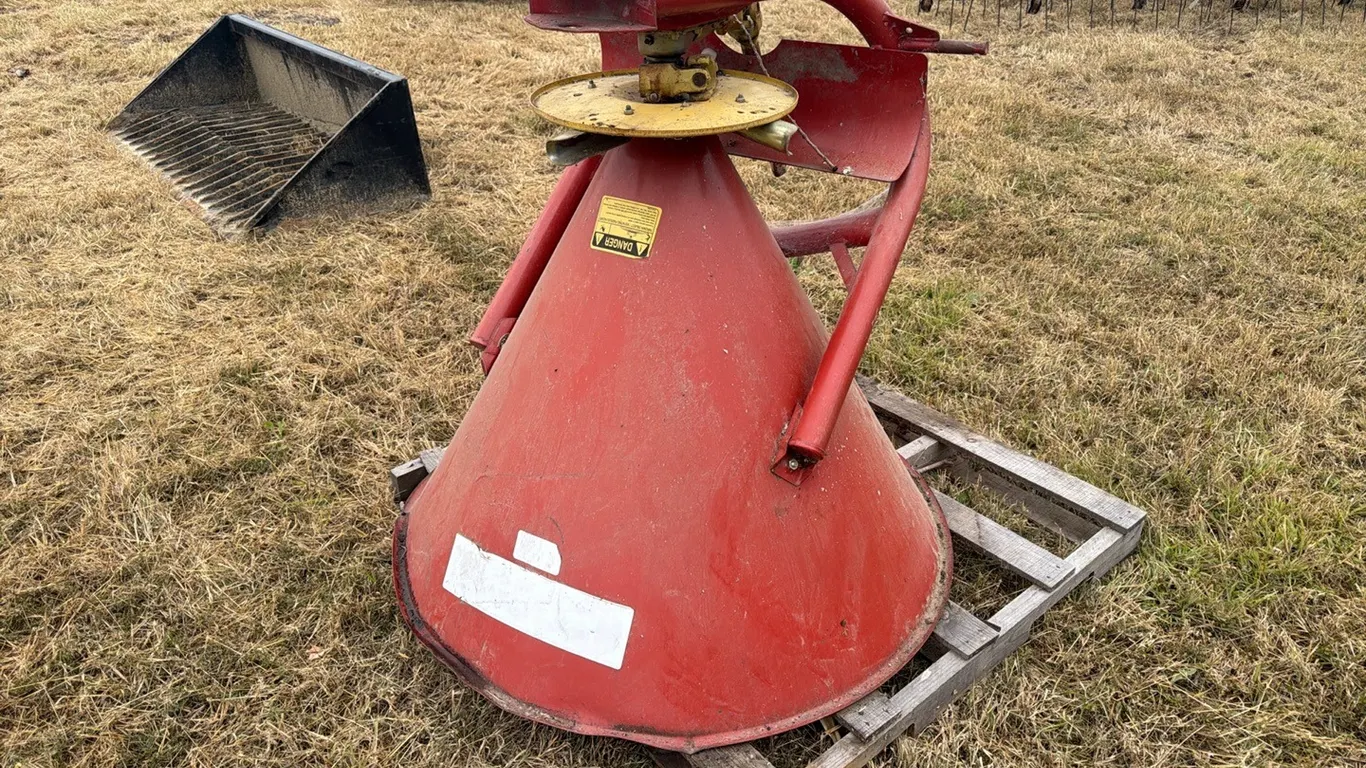 3pt Broadcast seeder/spreader