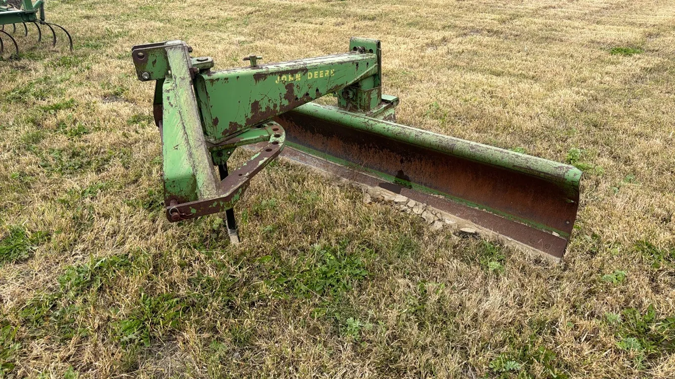 John Deere 115 9’ 3pt angle blade