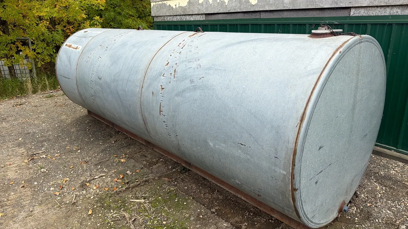 1000 Gallon water tank