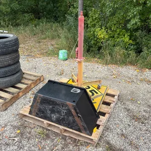 Hyd ram stand w/ trailer storage box & “Slow” caution signs