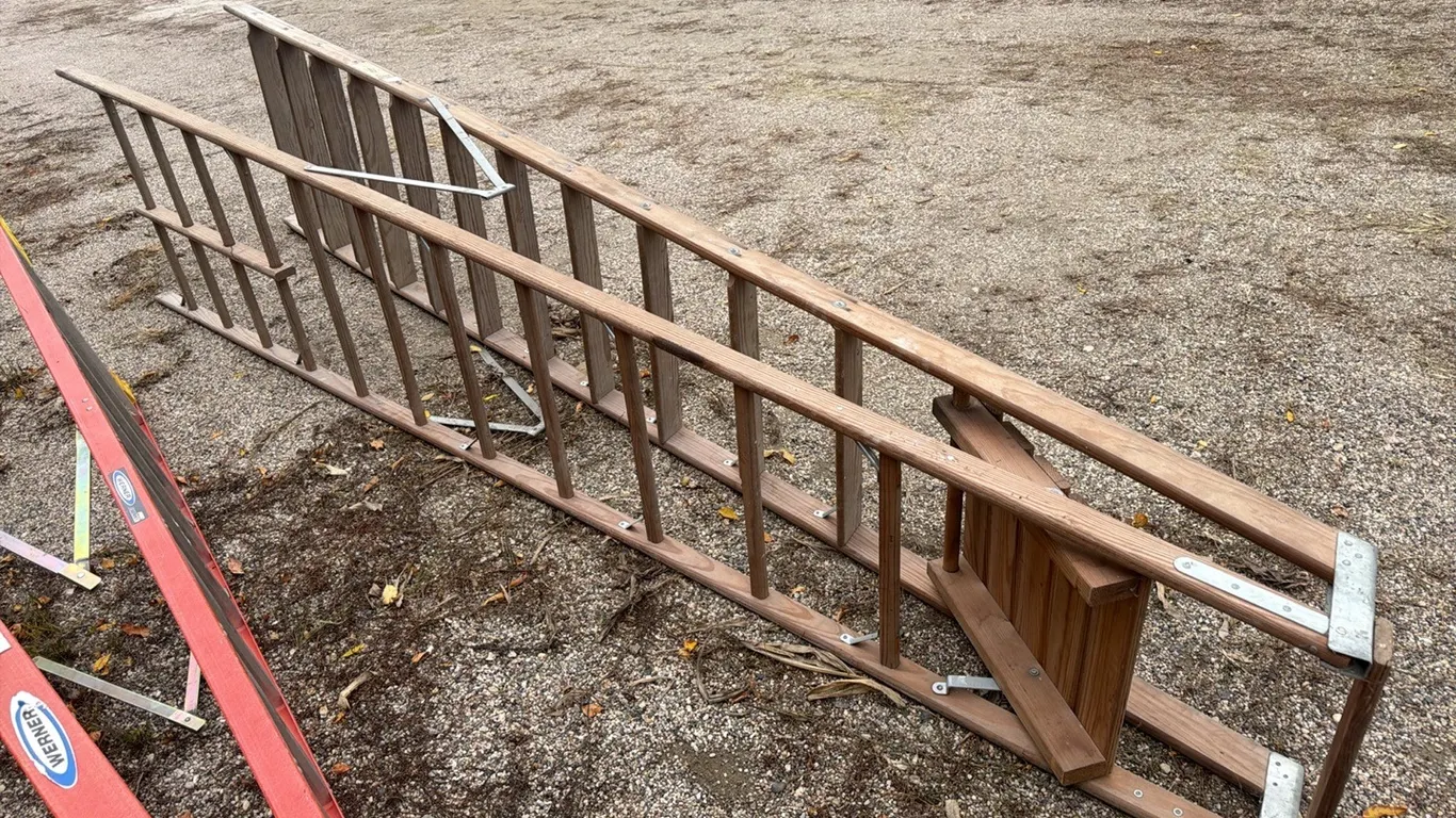 14’ Wood step ladder