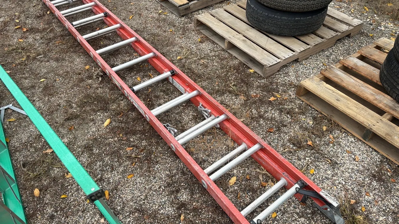 Keller 24’ fiberglass extension ladder