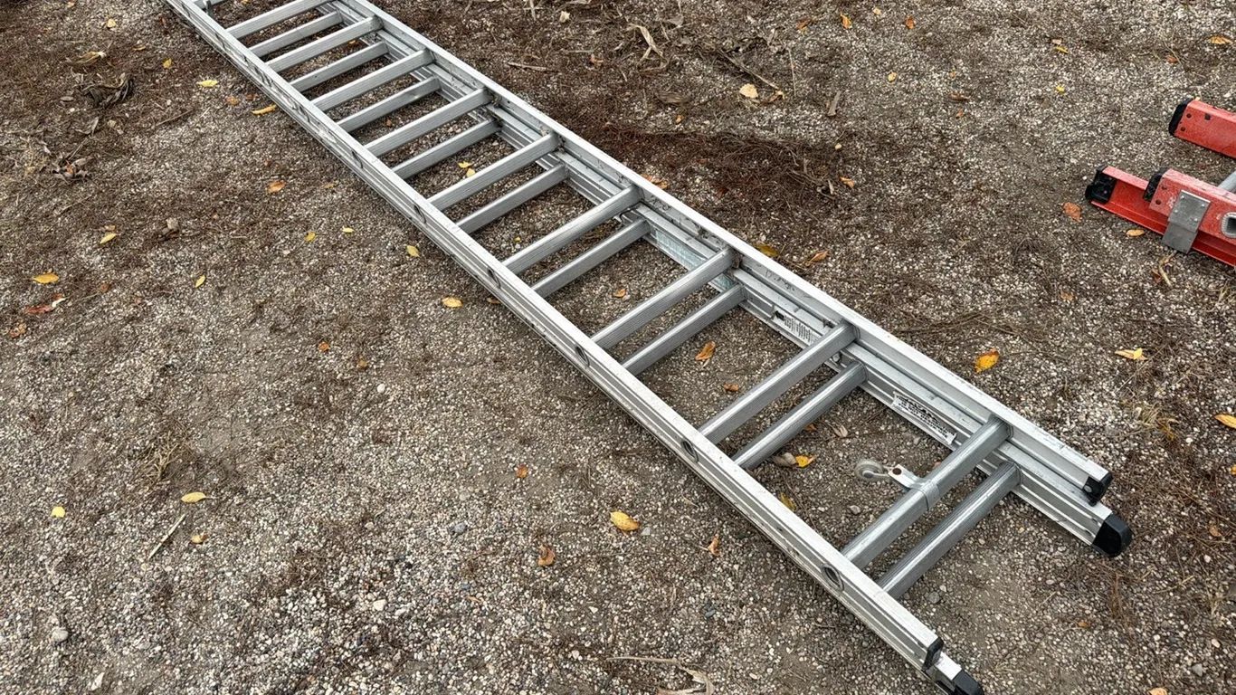 24’ Aluminum extension ladder