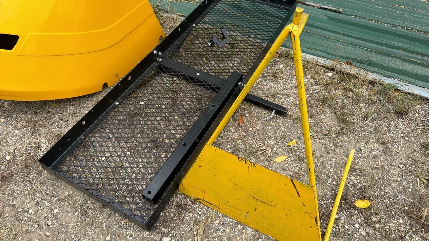 Receiver hitch basket w/ stand