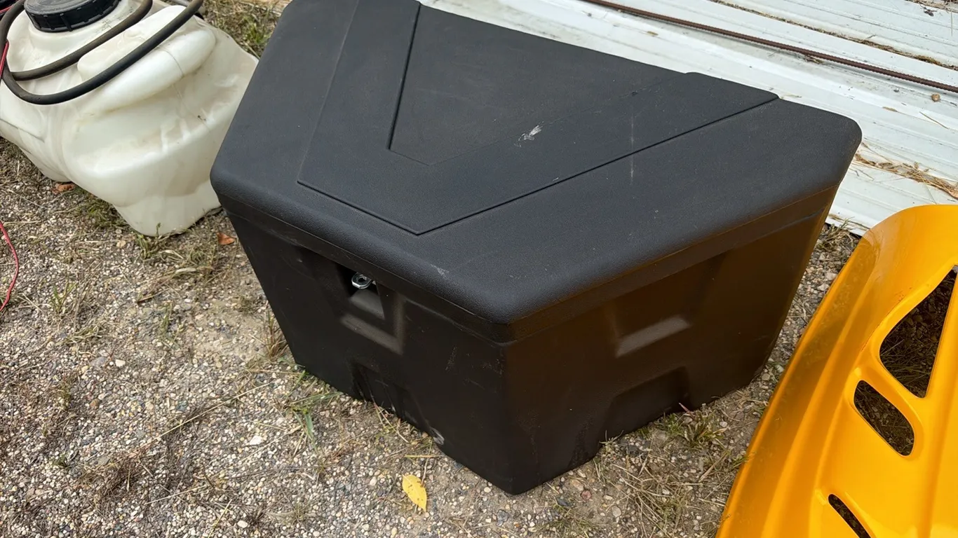 Unused Buyer’s storage box/tool chest