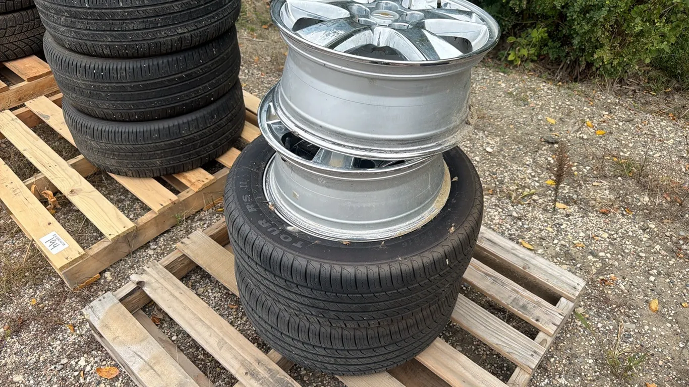PR) Matrix 215/55R16 tires on Chev 5-bolt factory wheels w/ 2) additional wheels