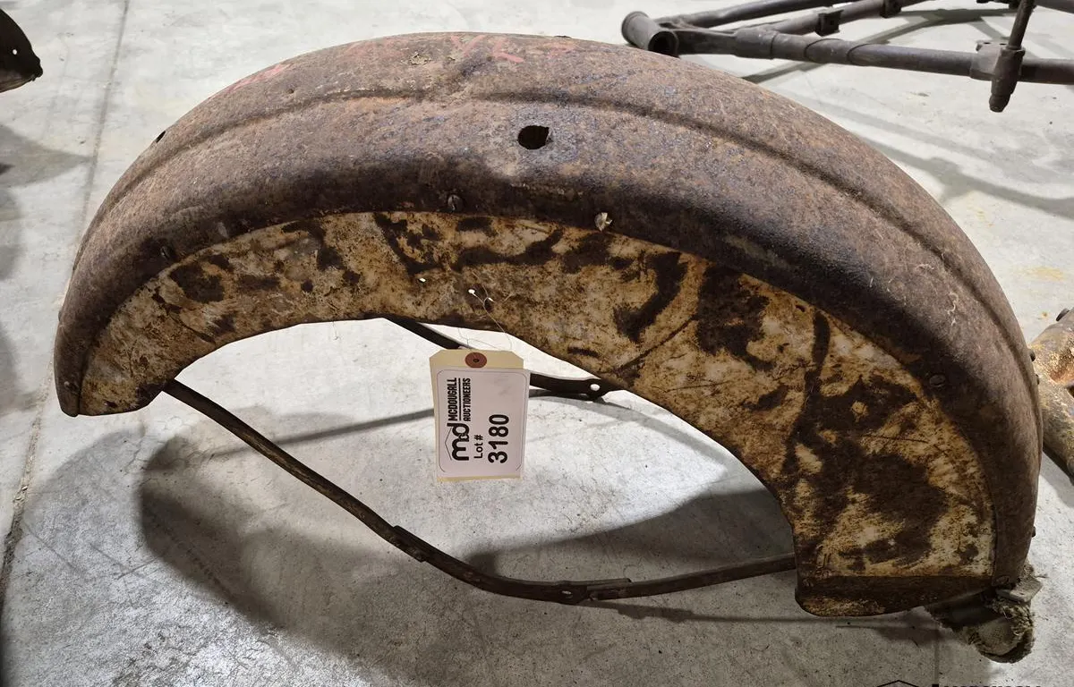 Harley Davidson VL Fender
UNRESERVED