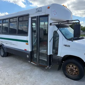 2001 Ford E-450 Super Duty Girardin Minibus – Triton V10 – 13 Passenger