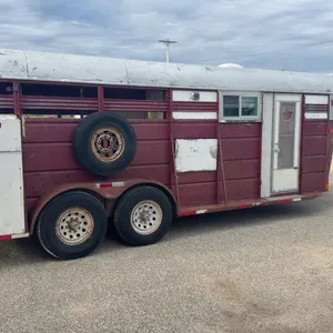 2000 Ponderosa Gooseneck Horse Trailer w/ Living Quarters – Has TOD