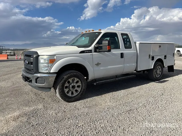 2016 Ford F-350 Utility Truck