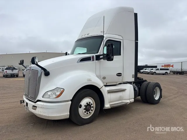 2015 Kenworth T-680 4x2 S/A Day Cab Truck Tractor