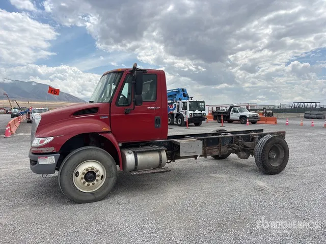 2012 International 4400 4x2 Cab and Chassis
