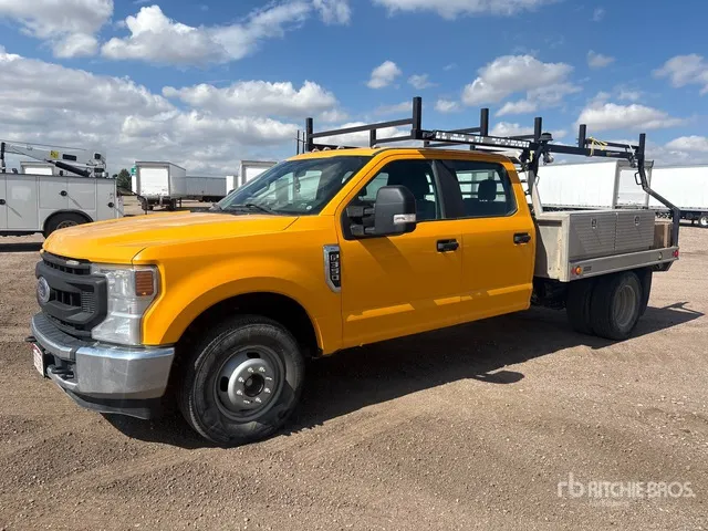 2020 Ford F-350 XL 4x2 Crew Cab Flatbed Truck