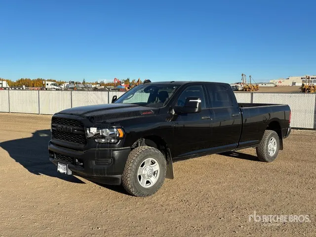 2023 Ram 2500 Tradesman 4x4 Crew Cab Pickup