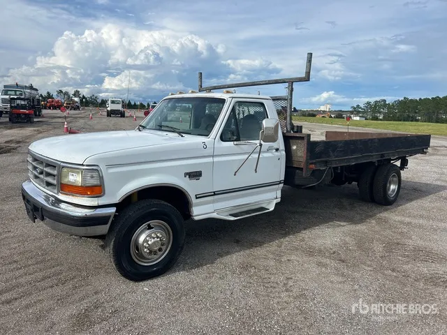 1995 Ford F-450 XLT 4x2 Flatbed Truck
