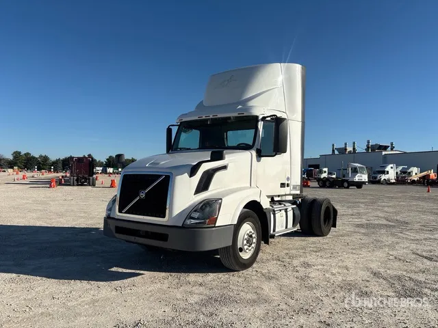 2016 Volvo VNL 4x2 S/A Day Cab Truck Tractor