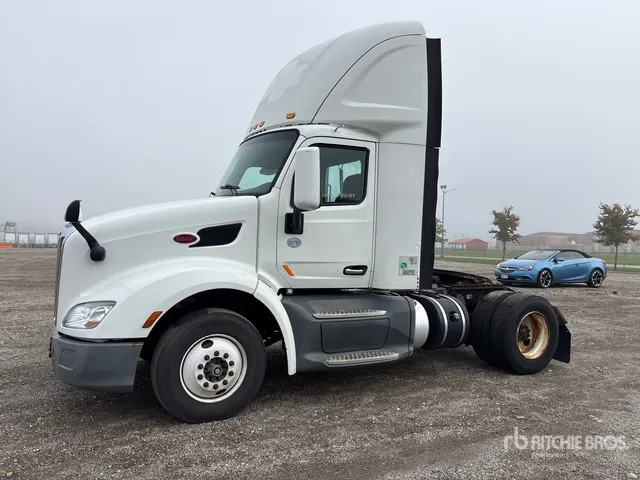 2017 Peterbilt 579 S/A Day Cab Truck Tractor