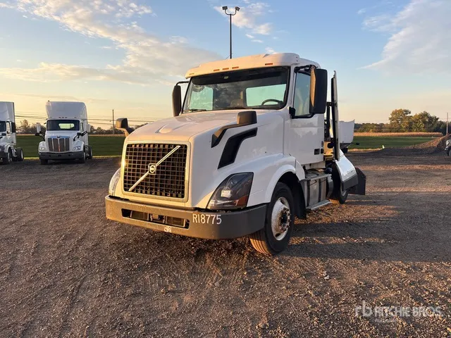 2017 Volvo VNL 4x2 S/A Day Cab Truck Tractor