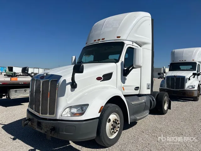 2017 Peterbilt 579 4x2 S/A Day Cab Truck Tractor