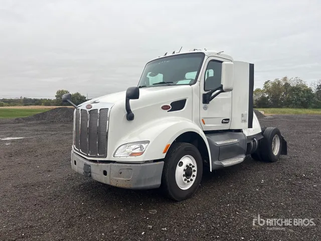 2017 Peterbilt 579 4x2 S/A Day Cab Truck Tractor