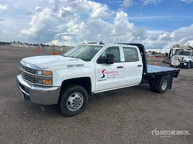 2016 Chevrolet 3500HD 4x4 Crew Cab Flatbed Truck