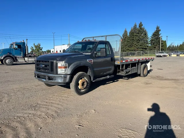 2008 Ford F-550 4x2 Flatbed Truck