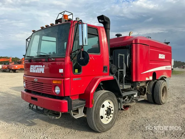 2005 Elgin Whirlwind MV on 2006 Sterling SC8000 Sweeper Truck