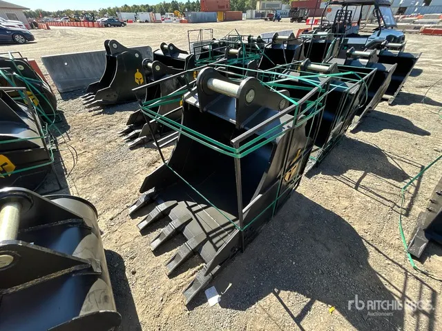 Trojan 200CL 42 in Digging Excavator Bucket - Fits 80mm Cat 320/321/323, Hyundai R210, Komatsu PC200/220, Deere 160/200/225, Kobelco SK210, Case 210/2